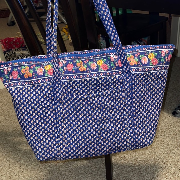 Vera Bradley Handbags - Vera Bradley extra large bag